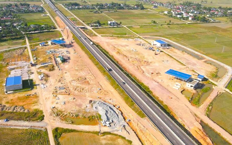 Nhiều hạng mục chưa thi c&ocirc;ng, 2 trạm dừng nghỉ tr&ecirc;n cao tốc chậm tiến độ - Ảnh 2.