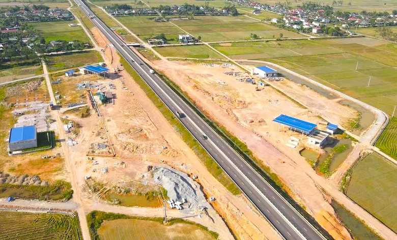 6 trạm dừng nghỉ cao tốc phải ho&agrave;n th&agrave;nh c&ocirc;ng tr&igrave;nh dịch vụ c&ocirc;ng trước 31/8 - Ảnh 1.