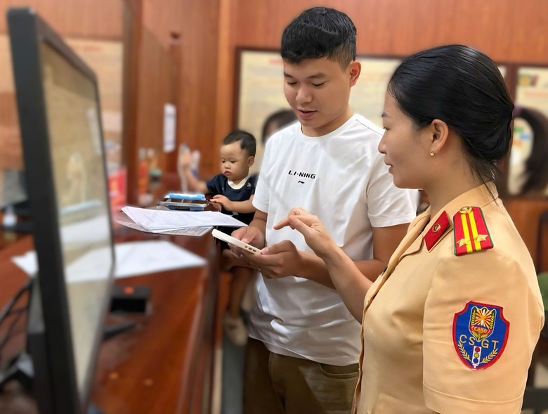 Ninh B&igrave;nh: Hơn 24.600 thủ tục đăng k&yacute; xe được giải quyết, 98% thực hiện trực tuyến - Ảnh 1.