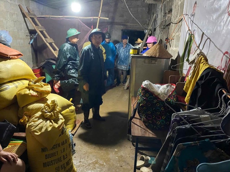 Trắng đ&ecirc;m di dời người d&acirc;n ra khỏi khu vực ngập &uacute;ng, sạt lở tại Lạng Sơn - Ảnh 2.