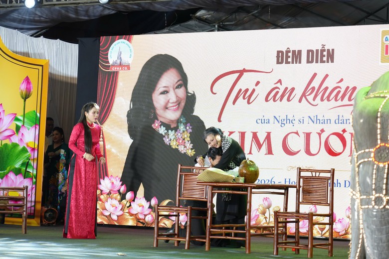 Ở tuổi gần 90 NSND Kim Cương trở lại s&acirc;n khấu để tri &acirc;n kh&aacute;n giả - Ảnh 1.