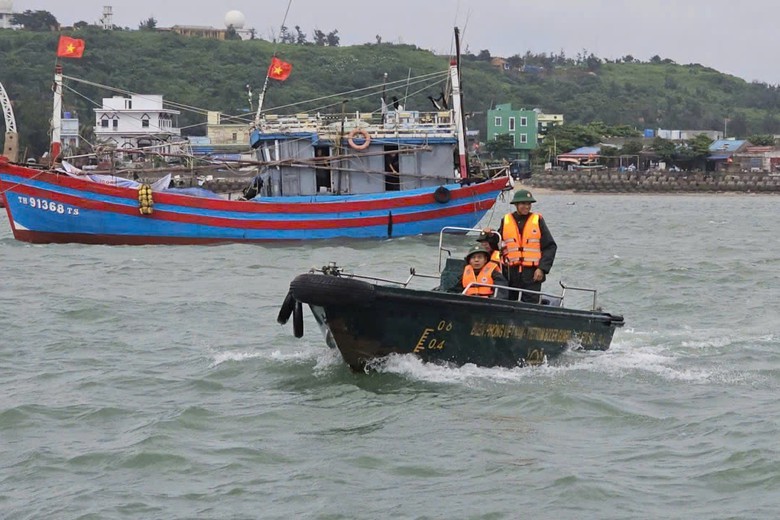 Hải Phòng: Hơn 1.600 tàu thuyền đã neo đậu an toàn trước bão số 4 - Ảnh 2.