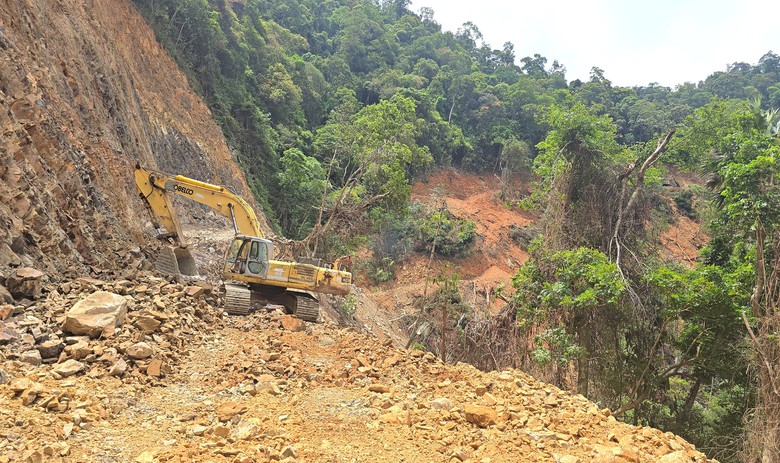 Cận cảnh 15km tuyến nối hai nh&aacute;nh đường Hồ Ch&iacute; Minh đang thi c&ocirc;ng ở Quảng Trị - Ảnh 14.