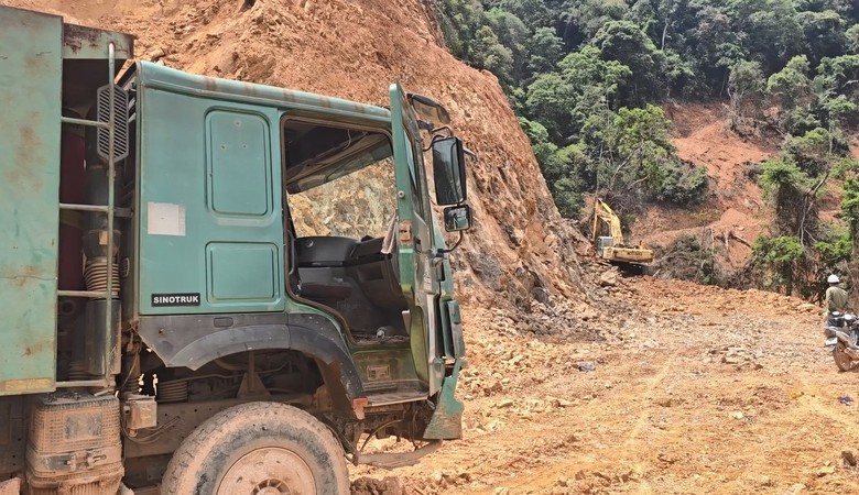 Cận cảnh 15km tuyến nối hai nh&aacute;nh đường Hồ Ch&iacute; Minh đang thi c&ocirc;ng ở Quảng Trị - Ảnh 4.