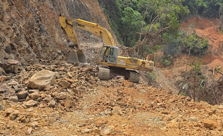 Cận cảnh 15km tuyến nối hai nh&aacute;nh đường Hồ Ch&iacute; Minh đang thi c&ocirc;ng ở Quảng Trị - Ảnh 5.