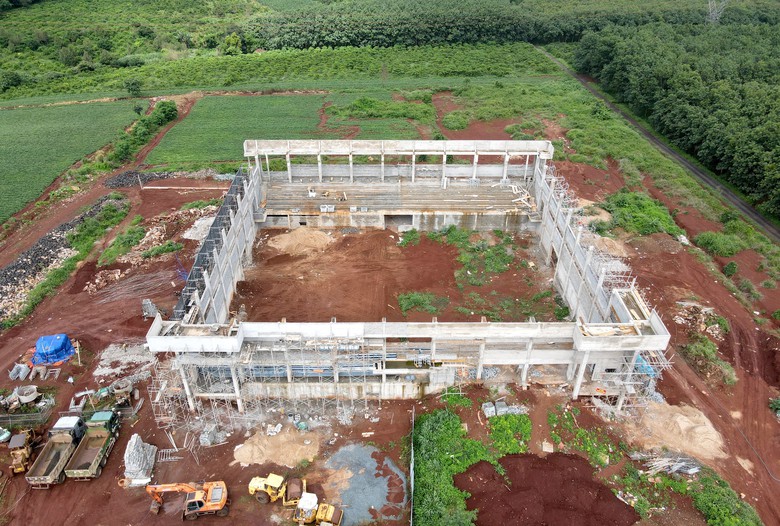 Đắk Lắk k&yacute; hợp đồng kiểm định Nh&agrave; thi đấu 1.000 chỗ bị nứt g&atilde;y - Ảnh 1.