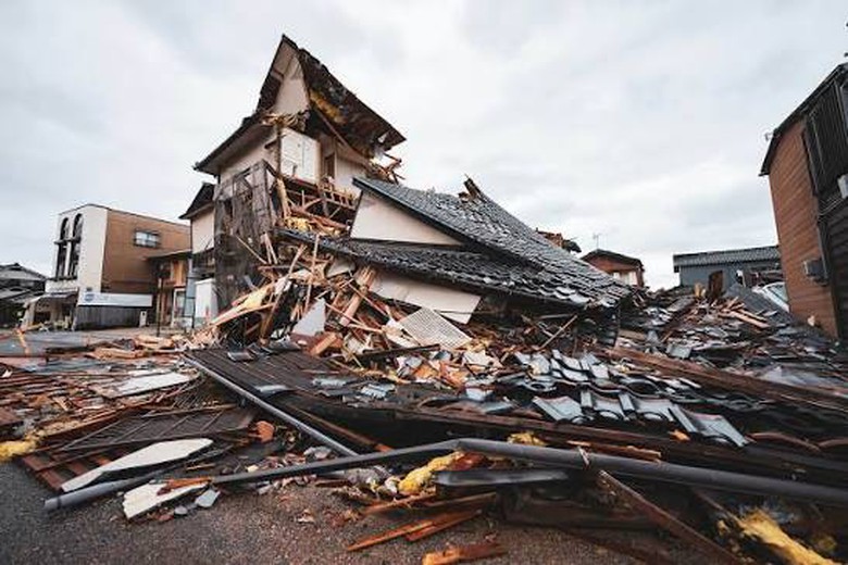 MLIT and construction industry launch all-out emergency response following earthquake - Ảnh 1.