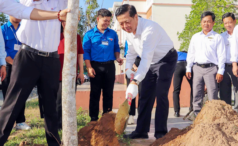 Đào tạo gắn liền thực tiễn, sinh viên không bị "ngợp" khi ra công trường - Ảnh 3.