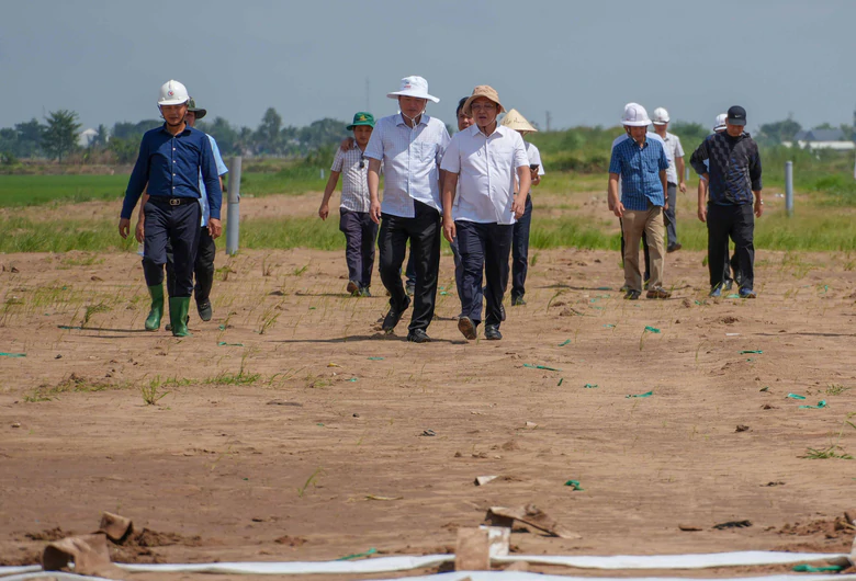 Cần Thơ kh&ocirc;ng để nguồn vật liệu c&oacute; tr&ecirc;n giấy nhưng kh&ocirc;ng về c&ocirc;ng trường - Ảnh 2.