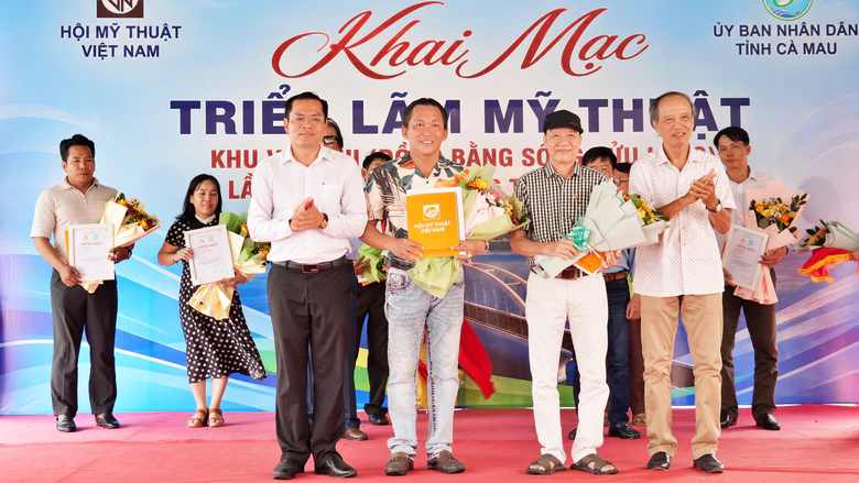 115 t&aacute;c phẩm tranh t&agrave;i tại Triển l&atilde;m Mỹ thuật Đồng bằng s&ocirc;ng Cửu Long - Ảnh 3.