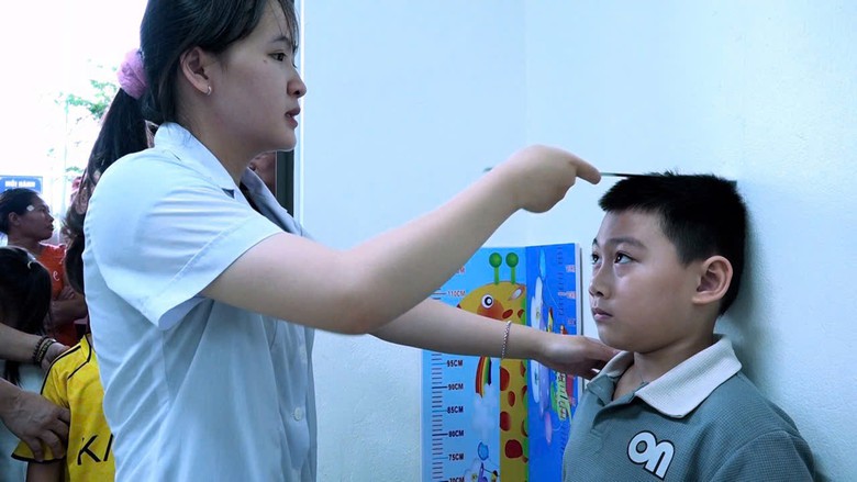 H&agrave; Nội kh&aacute;m sức khỏe cho to&agrave;n bộ học sinh trước năm học mới - Ảnh 7.