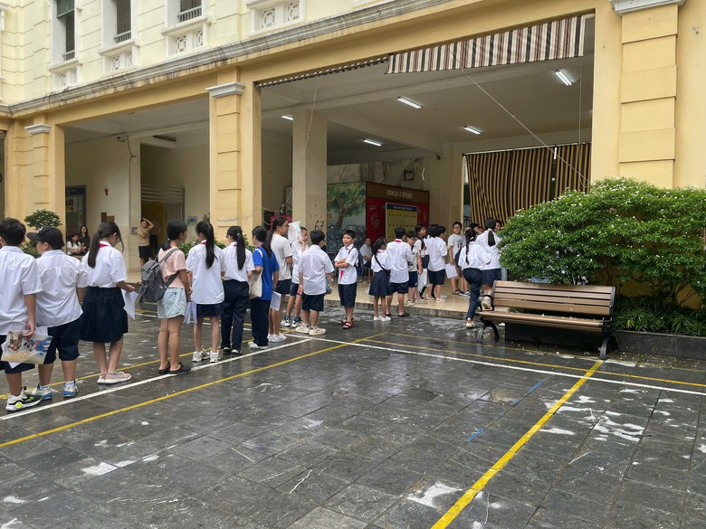 H&agrave; Nội kh&aacute;m sức khỏe cho to&agrave;n bộ học sinh trước năm học mới - Ảnh 4.