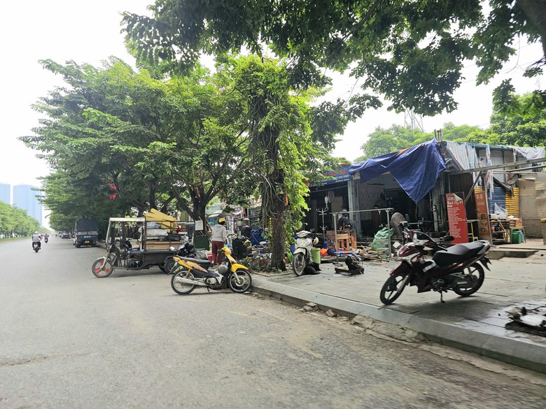 H&agrave; Nội: Phường Ph&uacute; Thượng cưỡng chế 74 trường hợp vi phạm đất đai  - Ảnh 7.