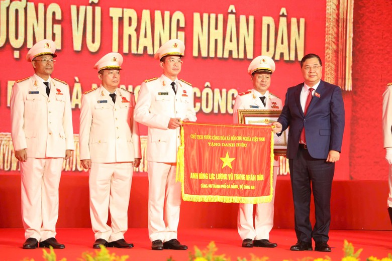 C&ocirc;ng an Đ&agrave; Nẵng nhận Danh hiệu Anh h&ugrave;ng Lực lượng vũ trang nh&acirc;n d&acirc;n - Ảnh 1.