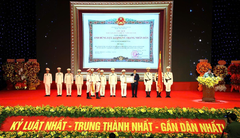 C&ocirc;ng an Đ&agrave; Nẵng nhận Danh hiệu Anh h&ugrave;ng Lực lượng vũ trang nh&acirc;n d&acirc;n - Ảnh 2.