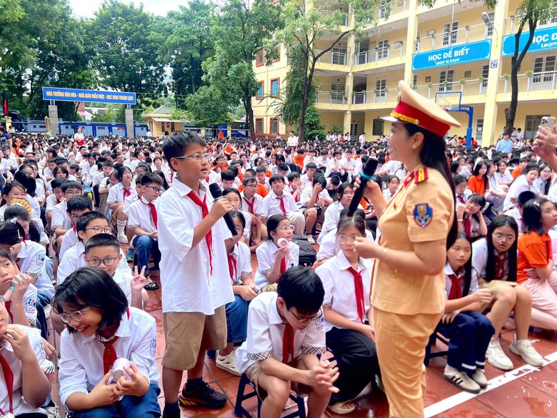 Hà Nội yêu cầu trường học siết an ninh, an toàn năm học mới - Ảnh 1.