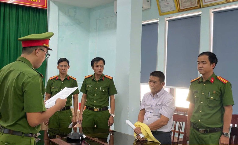 Quảng Ng&atilde;i: Bắt tạm giam Gi&aacute;m đốc lập hồ sơ khống, chiếm đoạt h&agrave;ng tỷ đồng của ng&acirc;n h&agrave;ng - Ảnh 1.