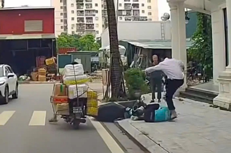 H&agrave; Nội: Danh t&iacute;nh nam bảo vệ khu đ&ocirc; thị Louis City Ho&agrave;ng Mai đ&aacute;nh t&agrave;i xế xe &ocirc;m - Ảnh 1.