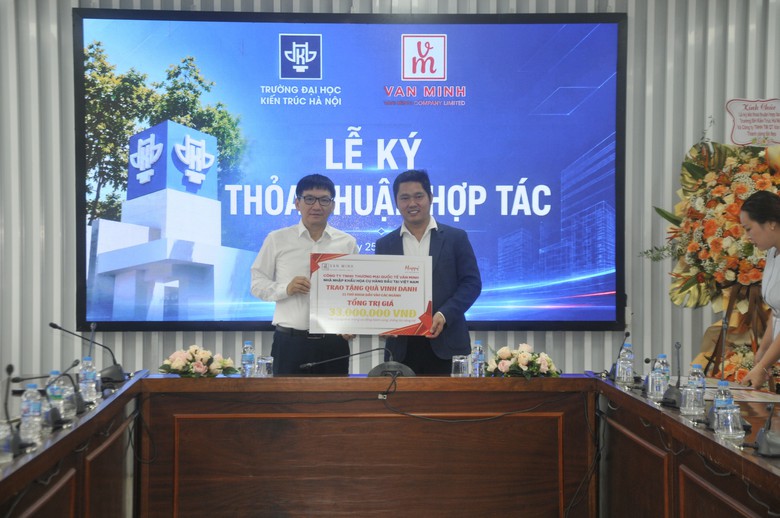 Công ty TNHH Thương mại Quốc tế Văn Minh tài trợ 2000 sinh viên Đại học Kiến trúc Hà Nội - Ảnh 2.
