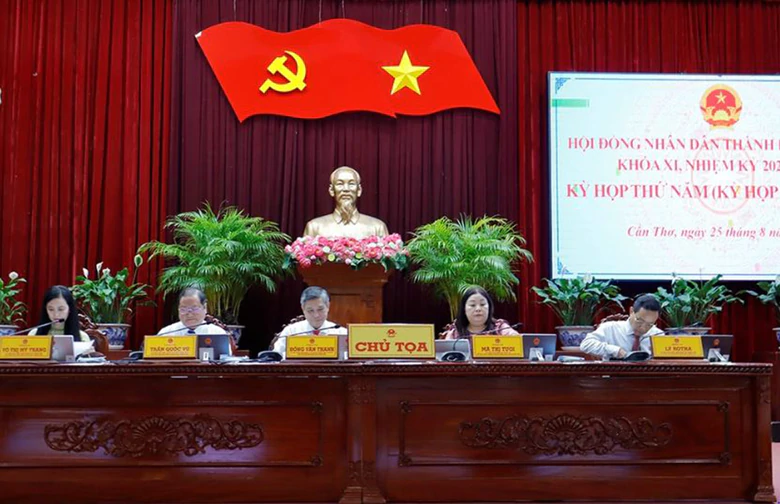 Cần Thơ hỗ trợ hơn 213 triệu đồng cho B&iacute; thư Chi bộ c&oacute; 43,5 năm c&ocirc;ng t&aacute;c - Ảnh 1.