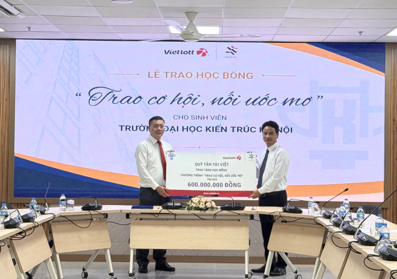 Đại học Kiến trúc Hà Nội hợp tác Quỹ Tâm Tài Việt, trao học bổng 600 triệu đồng - Ảnh 1.