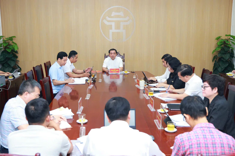 B&iacute; thư Th&agrave;nh ủy H&agrave; Nội chỉ đạo th&aacute;o gỡ 5 vụ việc kiến nghị của c&ocirc;ng d&acirc;n - Ảnh 1.