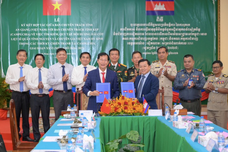 An Giang k&yacute; kết hợp t&aacute;c t&igrave;m kiếm, quy tập h&agrave;i cốt liệt sĩ tr&ecirc;n đất Campuchia  - Ảnh 1.