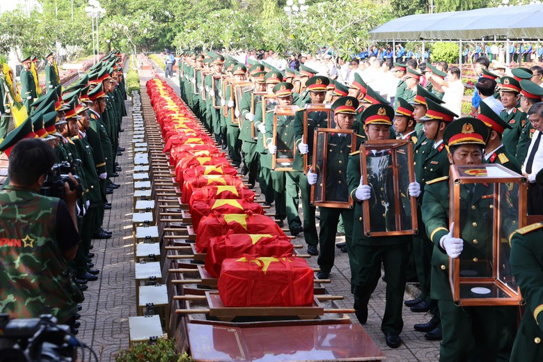 Cần Thơ an t&aacute;ng 38 h&agrave;i cốt liệt sĩ được quy tập trong Chiến dịch 500 ng&agrave;y đ&ecirc;m - Ảnh 5.
