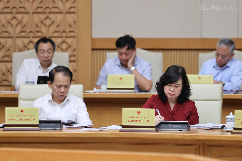 Thủ tướng Lê Minh Hưng: Khẩn trương hoàn thiện 11 dự án luật chuẩn bị trình Quốc hội - Ảnh 8.