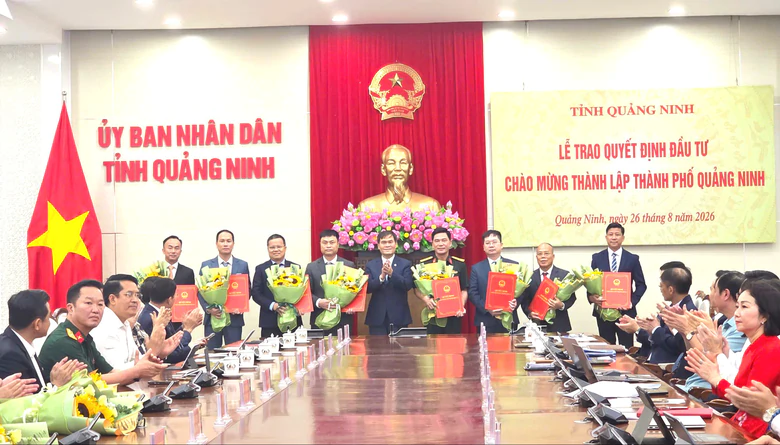 Quảng Ninh trao quyết định đầu tư 16 dự &aacute;n, tổng vốn hơn 16.000 tỷ đồng - Ảnh 1.