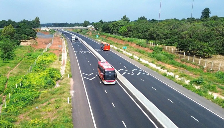 Một li&ecirc;n danh nh&agrave; đầu tư "xin" tự huy động vốn mở rộng 200km cao tốc Bắc-Nam l&ecirc;n 6 l&agrave;n xe - Ảnh 1.