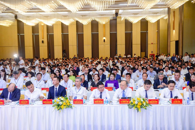 Chủ tịch tỉnh Thanh Hóa đối thọai với doanh nghiệp tháo gỡ khó khăn năm 2026 - Ảnh 2.
