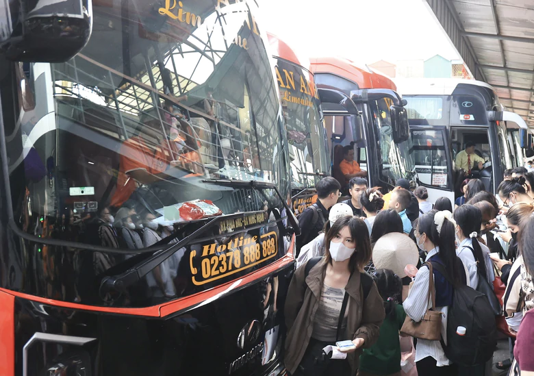Nhu cầu v&eacute; xe kh&aacute;ch tăng mạnh trước kỳ nghỉ lễ, nhiều tuyến k&iacute;n chỗ - Ảnh 1.