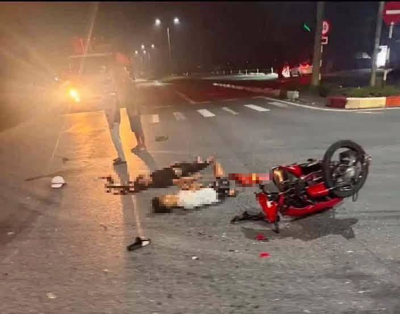 "Đi b&atilde;o" mừng tuyển Việt Nam v&ocirc; địch, hai thanh ni&ecirc;n thương vong - Ảnh 1.