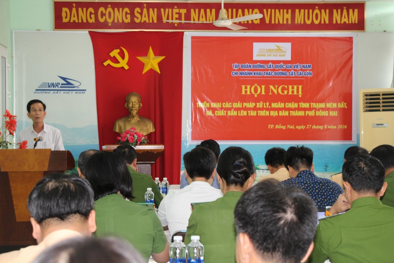 Loạt giải ph&aacute;p ngăn chặn t&igrave;nh trạng đ&eacute;m đ&aacute; v&agrave;o t&agrave;u hỏa qua địa b&agrave;n Đồng Nai - Ảnh 1.