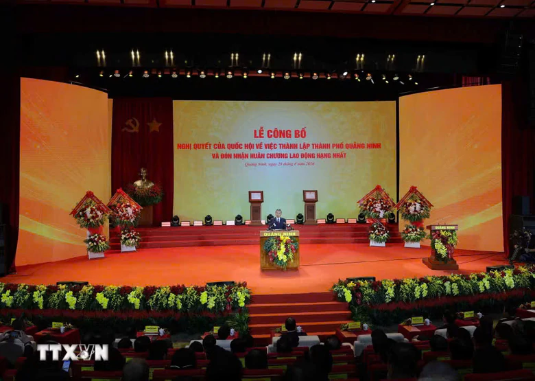 Tổng B&iacute; thư, Chủ tịch nước T&ocirc; L&acirc;m dự Lễ c&ocirc;ng bố th&agrave;nh lập th&agrave;nh phố Quảng Ninh  - Ảnh 5.