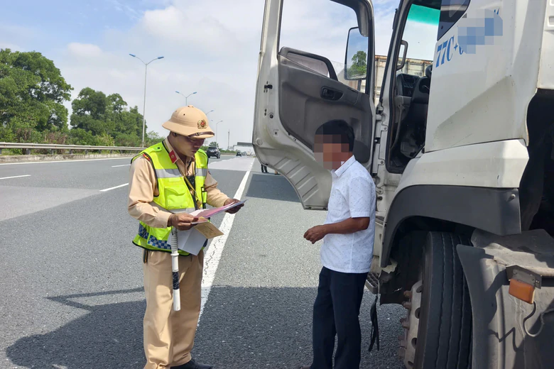 CSGT to&agrave;n quốc tập trung xử l&yacute; những h&agrave;nh vi n&agrave;o dịp nghỉ lễ Quốc kh&aacute;nh d&agrave;i 5 ng&agrave;y? - Ảnh 2.