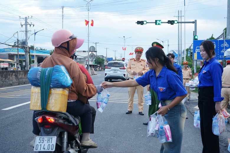 Đồng Th&aacute;p: Siết chặt hoạt động vận tải dịp lễ 2/9, th&aacute;ng cao điểm học sinh đến trường - Ảnh 1.