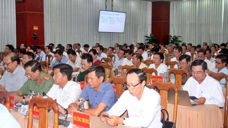 C&agrave; Mau tập trung th&aacute;o gỡ vướng mắc giải ph&oacute;ng mặt bằng c&aacute;c dự &aacute;n trọng điểm - Ảnh 1.