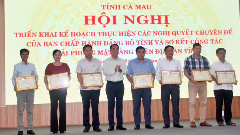C&agrave; Mau tập trung th&aacute;o gỡ vướng mắc giải ph&oacute;ng mặt bằng c&aacute;c dự &aacute;n trọng điểm - Ảnh 2.