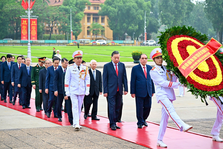 81 năm Quốc kh&aacute;nh: L&atilde;nh đạo Đảng, Nh&agrave; nước v&agrave;o Lăng viếng Chủ tịch Hồ Ch&iacute; Minh - Ảnh 1.