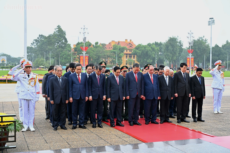 81 năm Quốc kh&aacute;nh: L&atilde;nh đạo Đảng, Nh&agrave; nước v&agrave;o Lăng viếng Chủ tịch Hồ Ch&iacute; Minh - Ảnh 2.