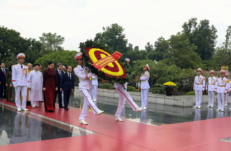 81 năm Quốc kh&aacute;nh: L&atilde;nh đạo Đảng, Nh&agrave; nước v&agrave;o Lăng viếng Chủ tịch Hồ Ch&iacute; Minh - Ảnh 8.