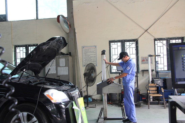 Bộ X&acirc;y dựng tiếp tục đẩy mạnh ph&acirc;n cấp giải quyết thủ tục h&agrave;nh ch&iacute;nh lĩnh vực đăng kiểm - Ảnh 2.