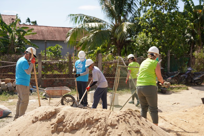 Đ&agrave; Nẵng: Trao 9 ng&ocirc;i nh&agrave; c&oacute; khả năng chống chịu thi&ecirc;n tai cho người d&acirc;n trước m&ugrave;a mưa b&atilde;o - Ảnh 1.
