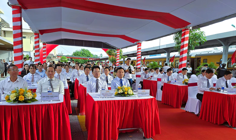 T&agrave;u du lịch Huế - Phong Nha: Kết nối trực tiếp hai trung t&acirc;m du lịch h&agrave;ng đầu miền Trung - Ảnh 3.