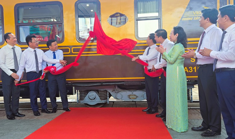 T&agrave;u du lịch Huế - Phong Nha: Kết nối trực tiếp hai trung t&acirc;m du lịch h&agrave;ng đầu miền Trung - Ảnh 5.