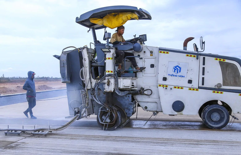 Tập trung ho&agrave;n th&agrave;nh dự &aacute;n mở rộng Cảng h&agrave;ng kh&ocirc;ng Ph&ugrave; C&aacute;t, sẵn s&agrave;ng bay hiệu chuẩn - Ảnh 2.