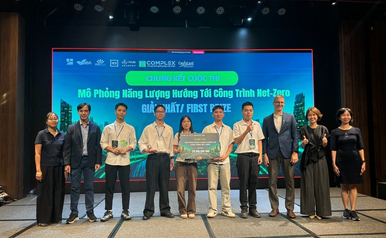 Sinh vi&ecirc;n tranh t&agrave;i giải ph&aacute;p m&ocirc; phỏng năng lượng hướng tới c&ocirc;ng tr&igrave;nh Net Zero 2026 - Ảnh 2.