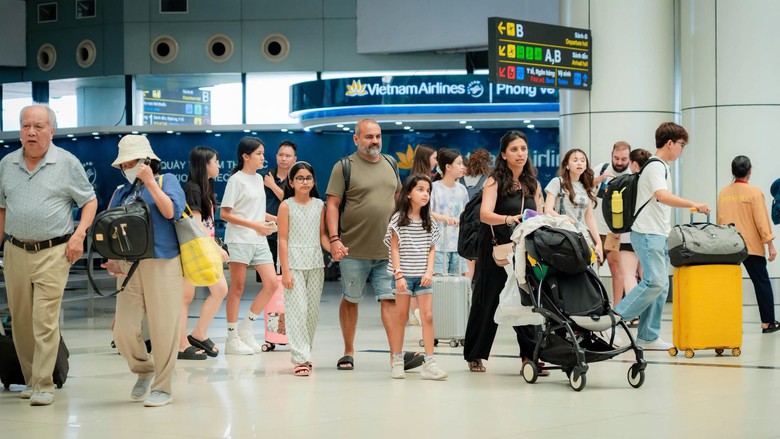 Nội B&agrave;i phục vụ hơn 700 chuyến bay ng&agrave;y đầu nghỉ lễ 2/9 - Ảnh 1.